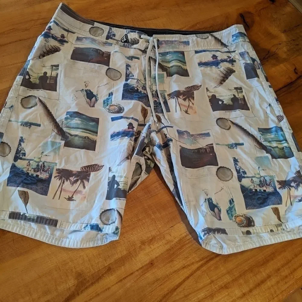 Volcom Montage board shorts surf swim size 38